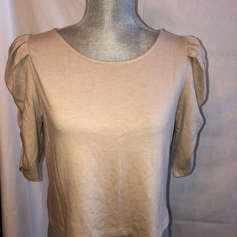 Leith Puffed Sleeve‎
